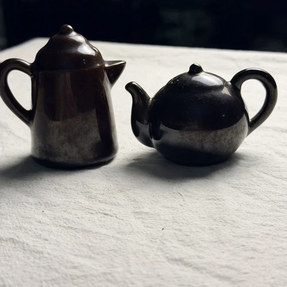 Vintage Brown Ceramic Tea Kettle & Coffee Pot Salt & Pepper Shakers JAPAN